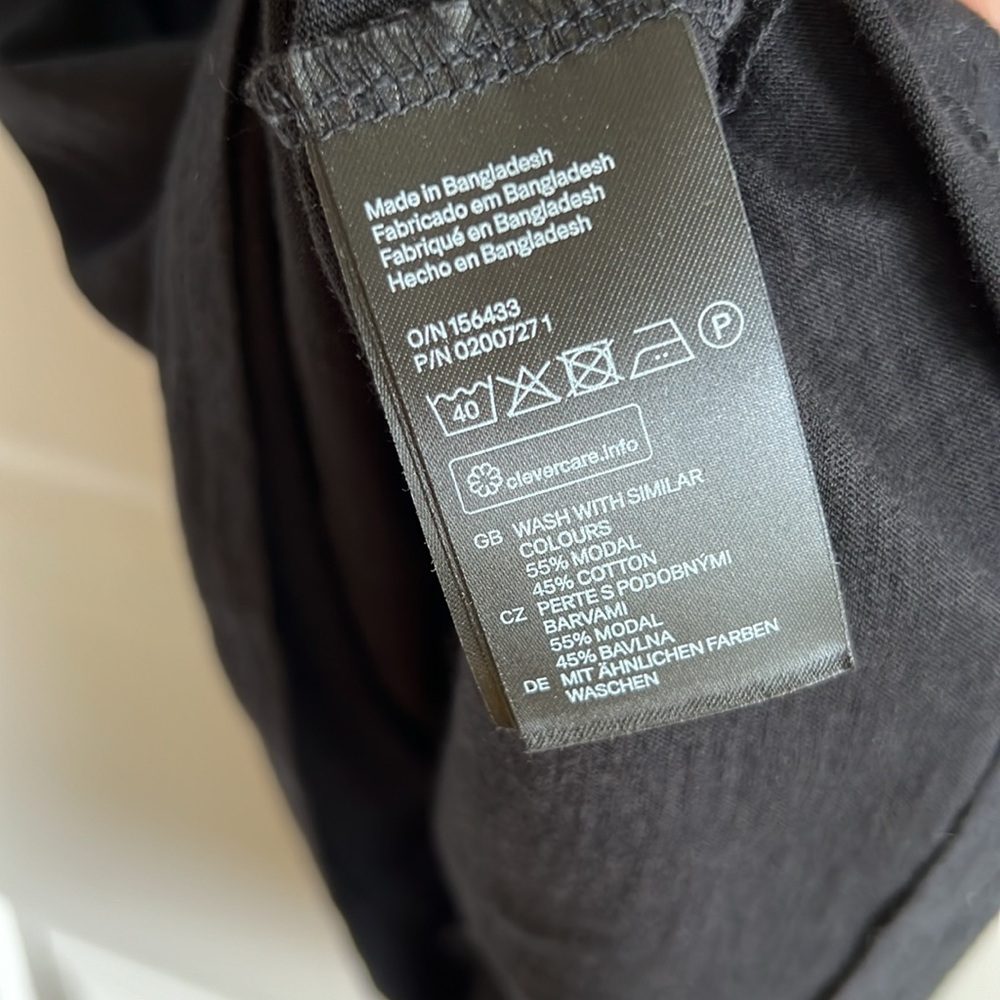 NWOT H&M Basic Black Top - Picture 5 of 5